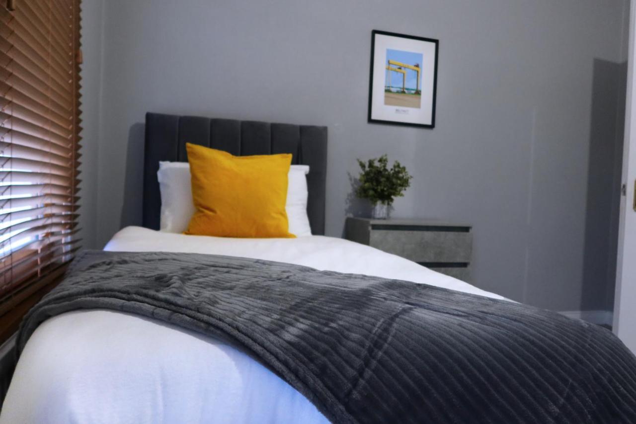 Broadway Belfast! Central Location! Sleeps 6! エクステリア 写真