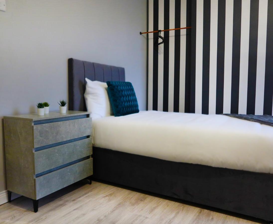 Broadway Belfast! Central Location! Sleeps 6! エクステリア 写真
