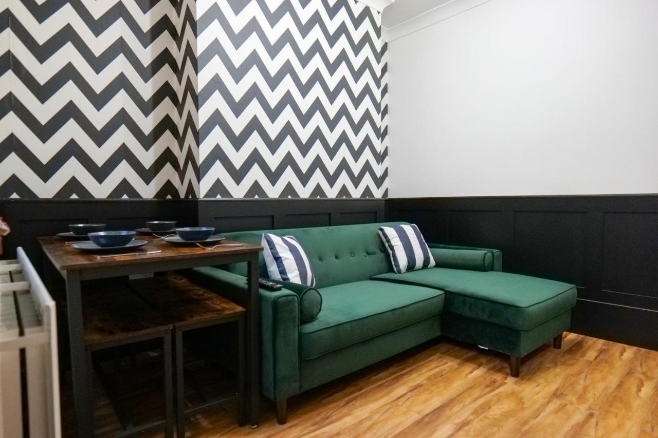 Broadway Belfast! Central Location! Sleeps 6! エクステリア 写真