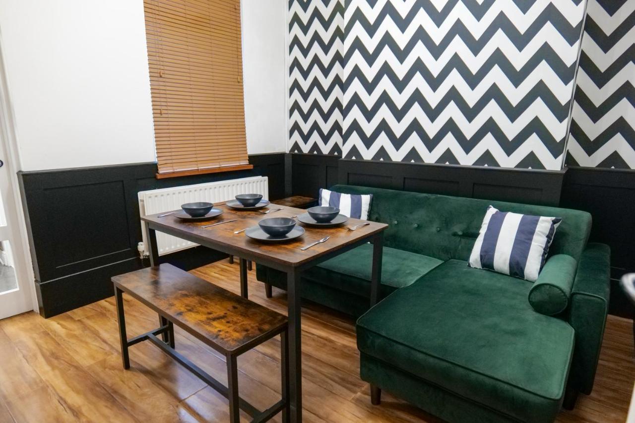 Broadway Belfast! Central Location! Sleeps 6! エクステリア 写真