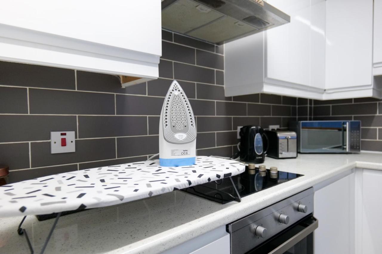 Broadway Belfast! Central Location! Sleeps 6! エクステリア 写真