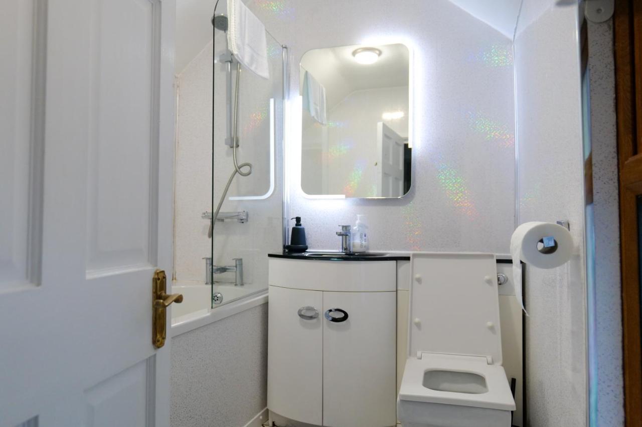 Broadway Belfast! Central Location! Sleeps 6! エクステリア 写真